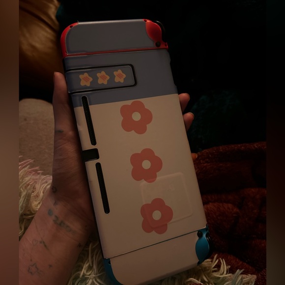 Nintendo Switch (Regularar Model) - Picture 3 of 5